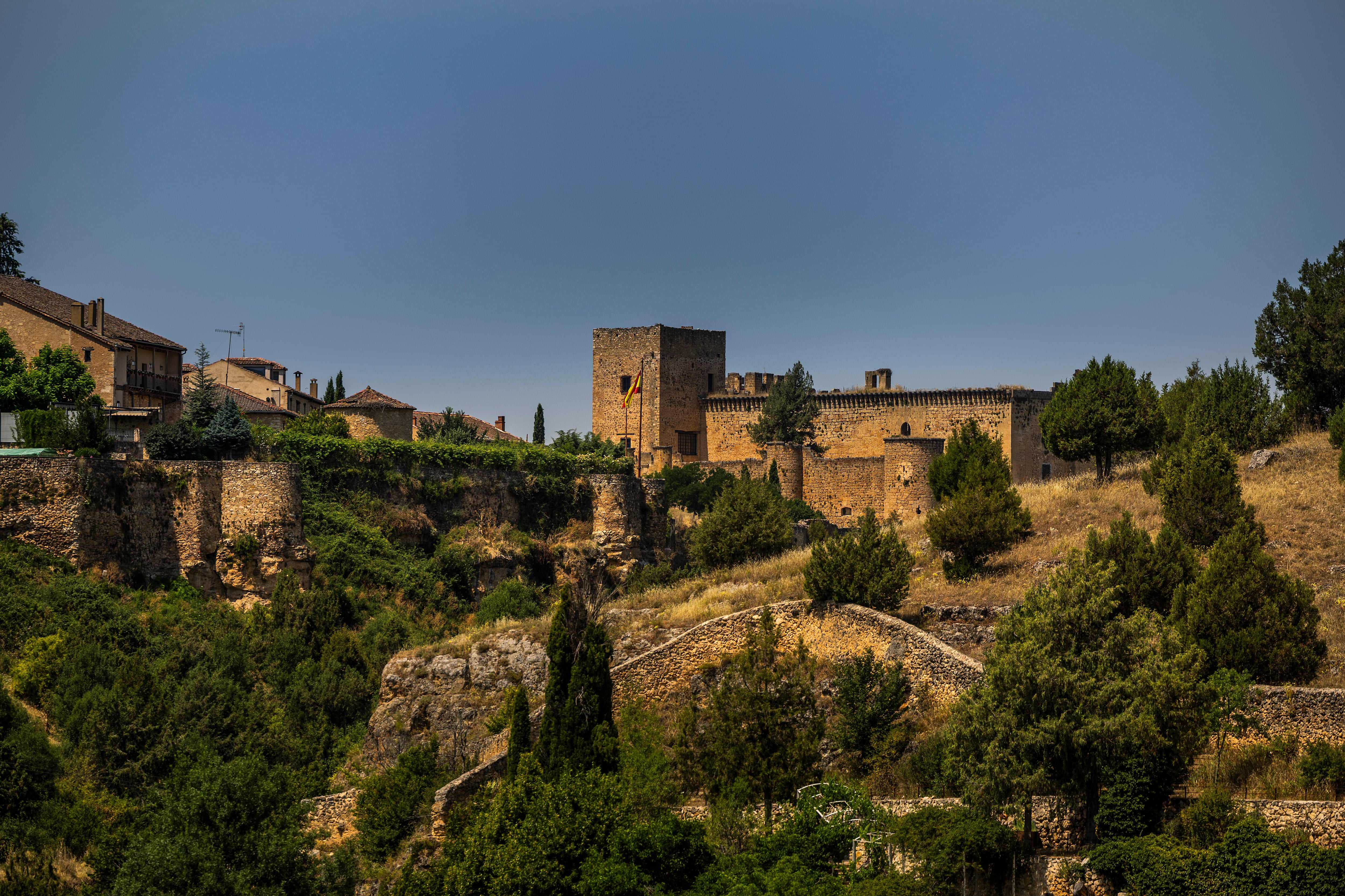 La nueva vida del castillo de Pedraza: José Mota, Santiago Segura y Luis Álvarez planean convertirlo en un foco cultural 