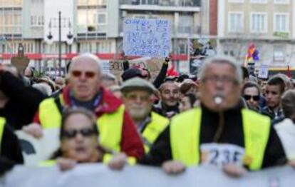 Miles de personas se manifiestan por las calles del centro de Valencia convocadas por las organizaciones de la Cumbre Social. EFE/Archivo