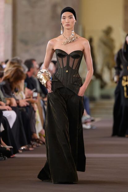 Schiaparelli_HCFW2324_Look7