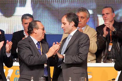 Carlos Fabra y Francisco Camps, ayer en el congreso del PP de Castellón.