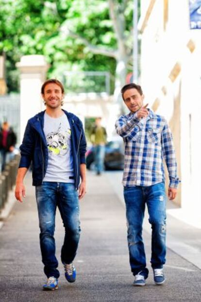 Joan Verdú y Sergio García, en una calle de Barcelona.