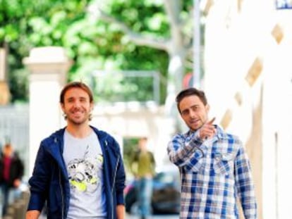 Joan Verdú y Sergio García, en una calle de Barcelona.