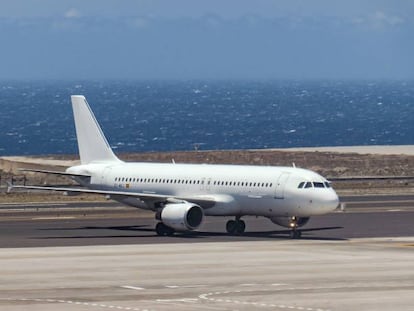 Pista de aterrizaje en el Aeropuerto de Tenerife del Sur. 