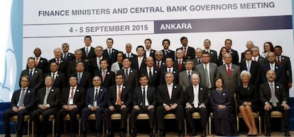 Foto de familia de los ministros de finanzas y gobernadores de bancos centrales en la reunión del G20.