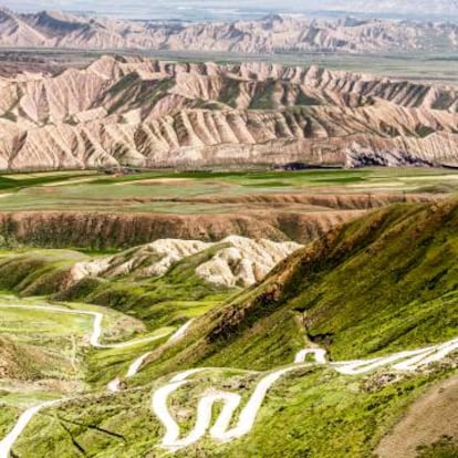 Vista de las montañas de Tian Shan, cerca de Song Kul.