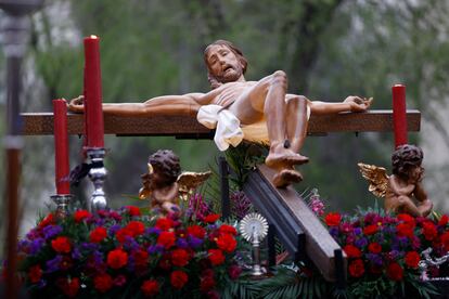 Un momento de la procesión del Cristo del Camino, este lunes en la parroquia Nuestra Señora de las Delicias, en Madrid.
