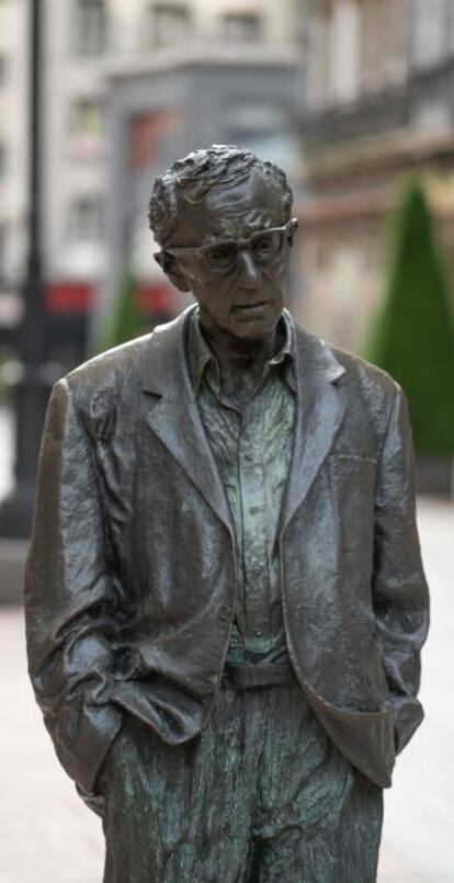 Estatua de Woody Allen.