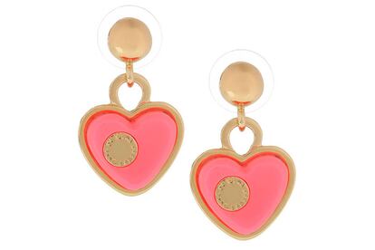 Pendientes de corazones de Marc by Marc Jacobs.