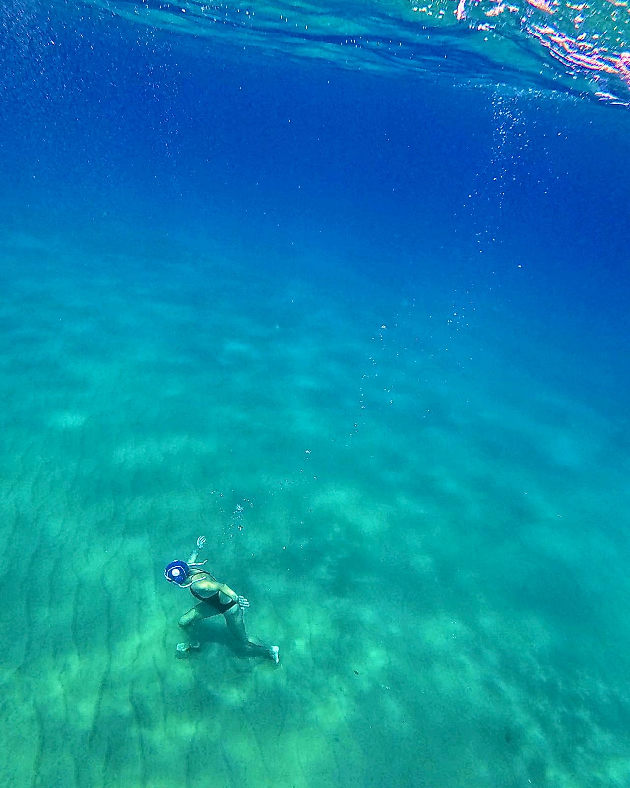 Una jugadora de poloboya en el fondo del mar en una foto cedida por @poloboia.