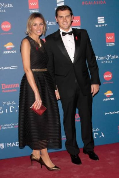 Beatriz Tajuelo y Albert Rivera, en una gala contra el sida en noviembre de 2016.