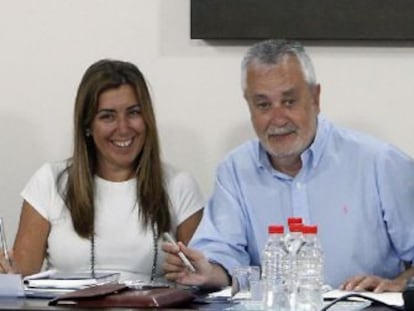 Susana Díaz, José Antonio Griñán y Rosa Torres, en la sede del PSOE.