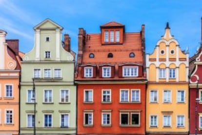 Fachadas medievales de colores en Rynek, la antigua plaza del Mercado de Wroclaw (Polonia).