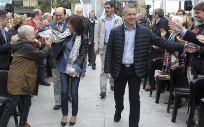 Iñigo Urkullu e Izaskun Bilbao, antes del mitin que han ofrecido en San Sebastián.