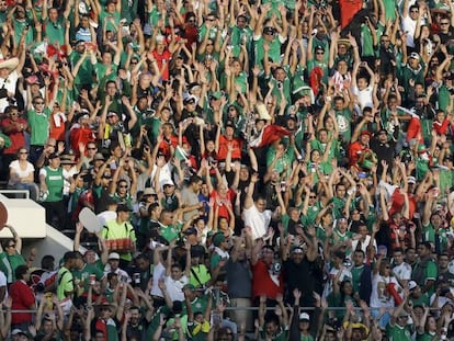 Aficionados mexicanos durante un partido contra Jamaica.