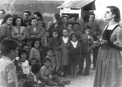 Josefina Aldecoa, en una representación de las misiones pedagógicas.