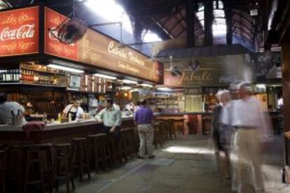 Restaurantes y puestos del Mercado del Puerto de Montevideo.