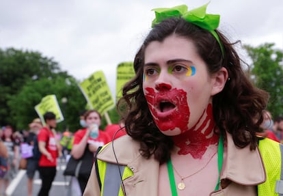 Una joven participan en las manifestaciones a favor del aborto en Wahington, donde está el Tribunal Supremo.