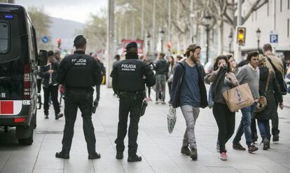 Una patrulla dels Mossos d'Esquadra, al centre de Barcelona.