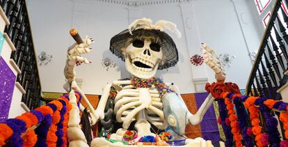 El megaaltar de muertos de la Casa de México, en Madrid.