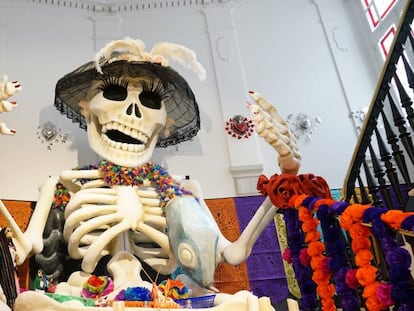 El megaaltar de muertos de la Casa de México, en Madrid.