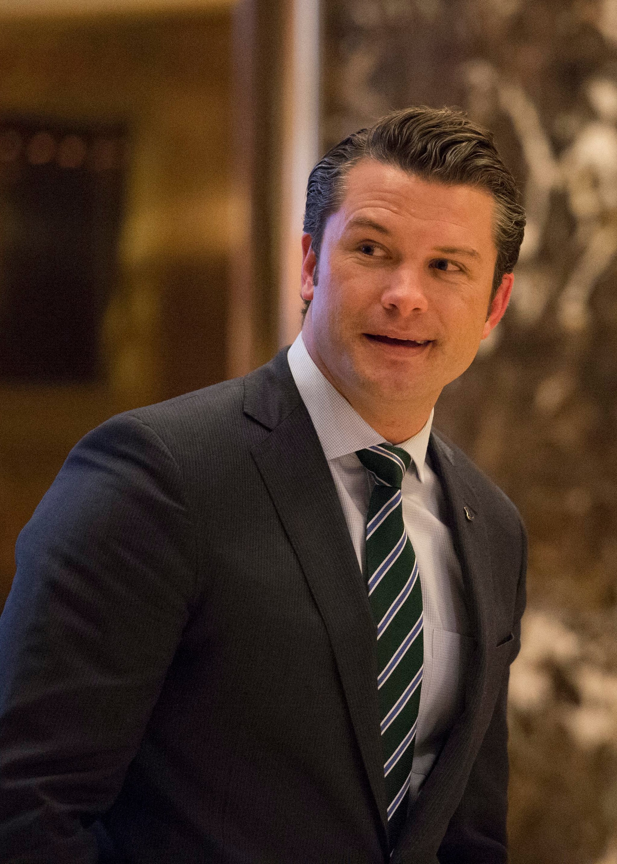 D4D3854. BOGOTÁ (COLOMBIA), 12/11/2024.- Fotografía de archivo del 15 de diciembre de 2016 de Pete Hegseth a su llegada a la Trump Tower para reunirse con el entonces presidente electo de Estados Unidos, Donald Trump, en Nueva York (Estados Unidos). El presidente electo de EE.UU., Donald Trump, anunció este martes la nominación del veterano de guerra y presentador de la cadena Fox Pete Hegseth como nuevo secretario de Defensa. EFE/ Albin Lohr-jones ARCHIVO
