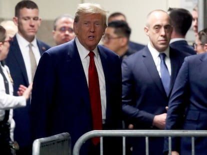 El expresidente Donald Trump llega al tribunal penal de Nueva York, este lunes.