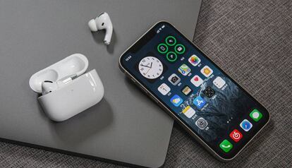 Esta nueva patente de Apple deja entrever que los próximos iPhone podrían cargar los AirPods