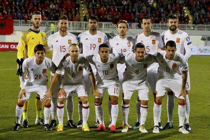 El once titular de España antes del inicio del partido de la fase de clasificación del Mundial, grupo G, que disputan frente a Albania.