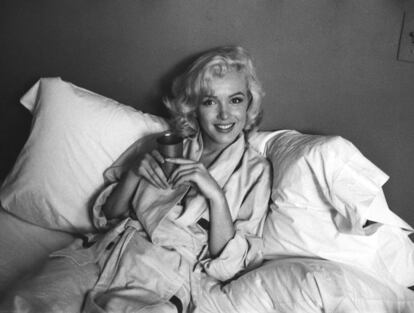 Marilyn Monroe, en bata, por Milton Greene (1953).