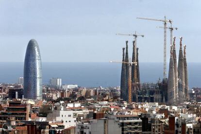 La Torre Agbar i la Sagrada Fam&iacute;lia.