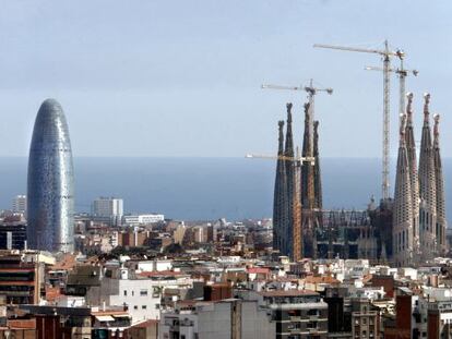 La Torre Agbar i la Sagrada Família.