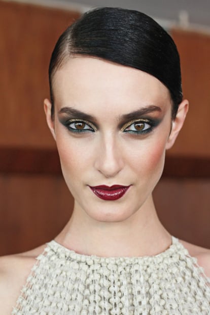 La maquilladora Fabiana Gomes propone superponer colores de la misma familia para dotar de sofisticación a la monocromía.