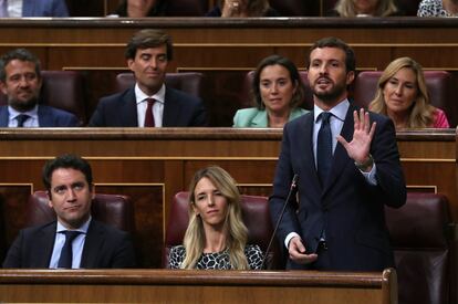 Pablo Casado durante su turno de palabra en el pleno de este miércoles. El popular criticó la postura de Pedro Sánchez y recordó las palabras que el presidente del Gobierno en funciones dirigió a Rajoy: "Usted le dijo al señor Rajoy que la exclusividad de la no formación de Gobierno le corresponde al candidato".