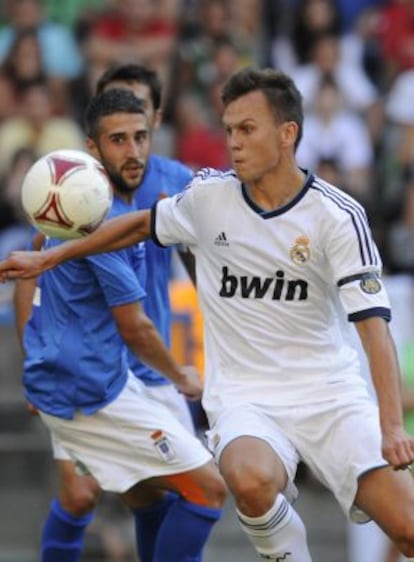 Denis, en un lance del partido ante el Oviedo