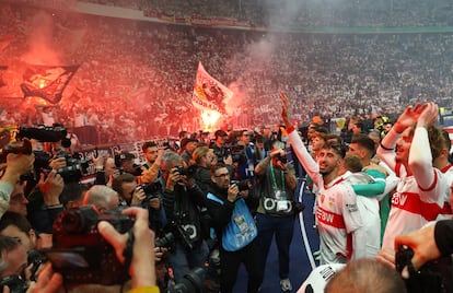 Los jugadores del Stuttgart celebran la consecución de la Copa de Alemania.