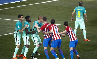 Busquets, Umtiti, Mathieu, Saúl, Godín y Carrasco.