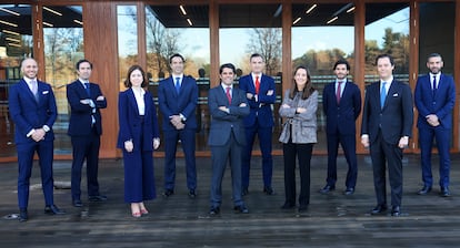 Equipo de Préstamos del Banco Santander: de izquierda a derecha: Agustín Sáez; Jorge Moreno; Virginia Mari; Juan Ruiz-Herrera; Pablo Trueba Salcedo; Javier Trueba; Eugenia Martinez-Simancas; Jorge Lozano; Luis Lainz y Guillaume Baron.