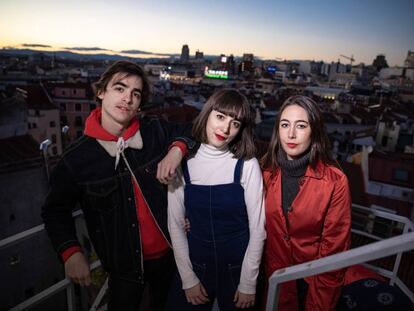 Miqui Brightside, Ana Macías (centro) y Andrea Savall.