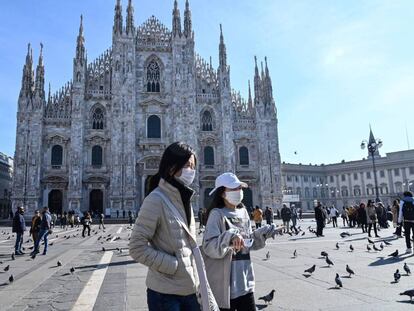 El norte de Italia es uno de los lugares a los cuales se han restringido los viajes. En la imagen, la Plaza del Doumo en Milán.