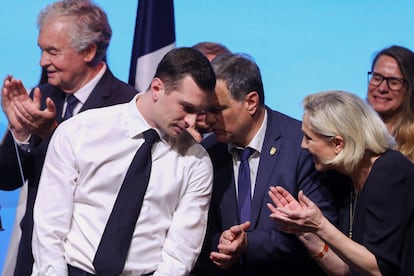 Marine Le Pen y Joan Bardella, en un mitin de campaña de las elecciones europeas en Perpiñán, el 1 de mayo.