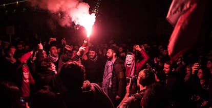 Miles de manifestantes protestan este sábado en Beirut tras 60 días de manifestaciones pidiendo la caída en bloque de la clase política