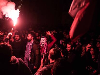 Miles de manifestantes protestan este sábado en Beirut tras 60 días de manifestaciones pidiendo la caída en bloque de la clase política