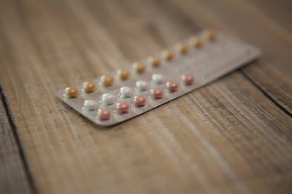 El uso de anticonceptivos hormonales puede ser una de las causas de la disminución de la libido.
