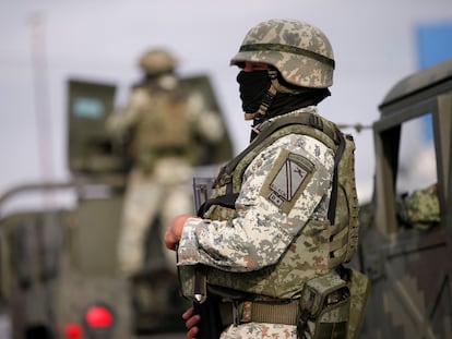 A Mexican soldier stands guard during the repatriation of two Americans killed in Matamoros (Tamaulipas) on January 9.