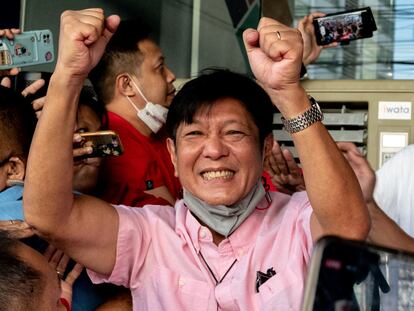 Ferdinand Marcos júnior celebraba el 11 de mayo en Manila los resultados electorales con sus seguidores.