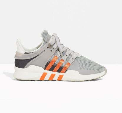 Zapatillas de Adidas disponibles al 50% de descuento en otherstories.com por 70 euros. Su precio original era de 140 euros.