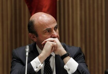 El ministro de Economía, Luis de Guindos, en el Congreso.