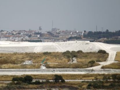 Depósito de fosfoyesos de la empresa de fertilizantes y productos químicos Fertiberia, que ha multiplicado por 10 la altura autorizada.