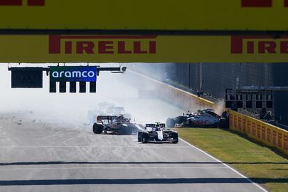 El choque entre Magnussen, Haas, Latifi, Giovinazzi y Sainz en Mugello este domingo.