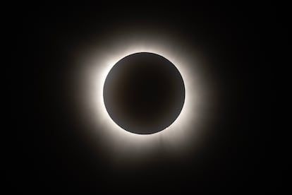 La corona solar durante el eclipse total, este 8 de abril de 2024 en Torreón.